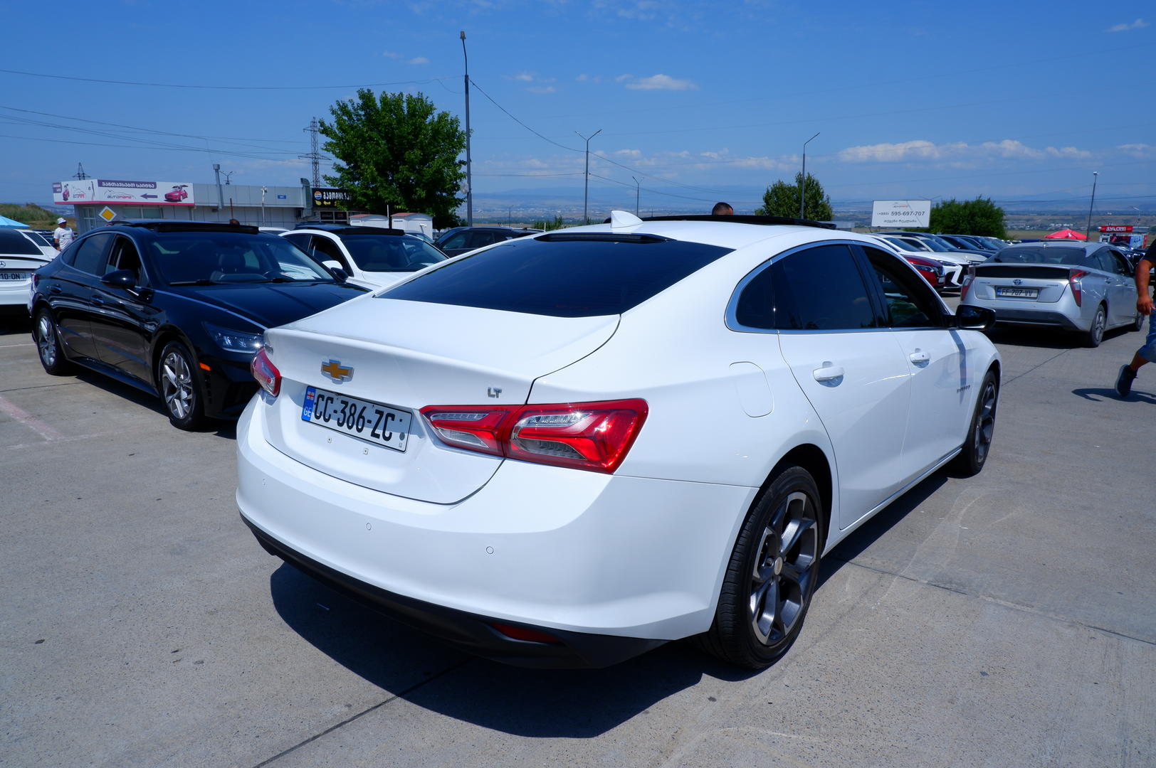 Chevrolet Malibu 2022 — photo 2