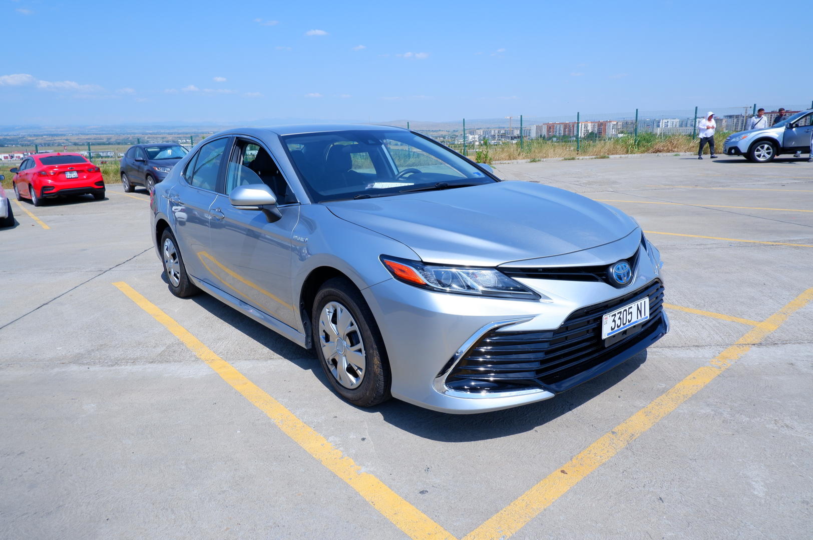 Toyota Camry 2021 — photo 2