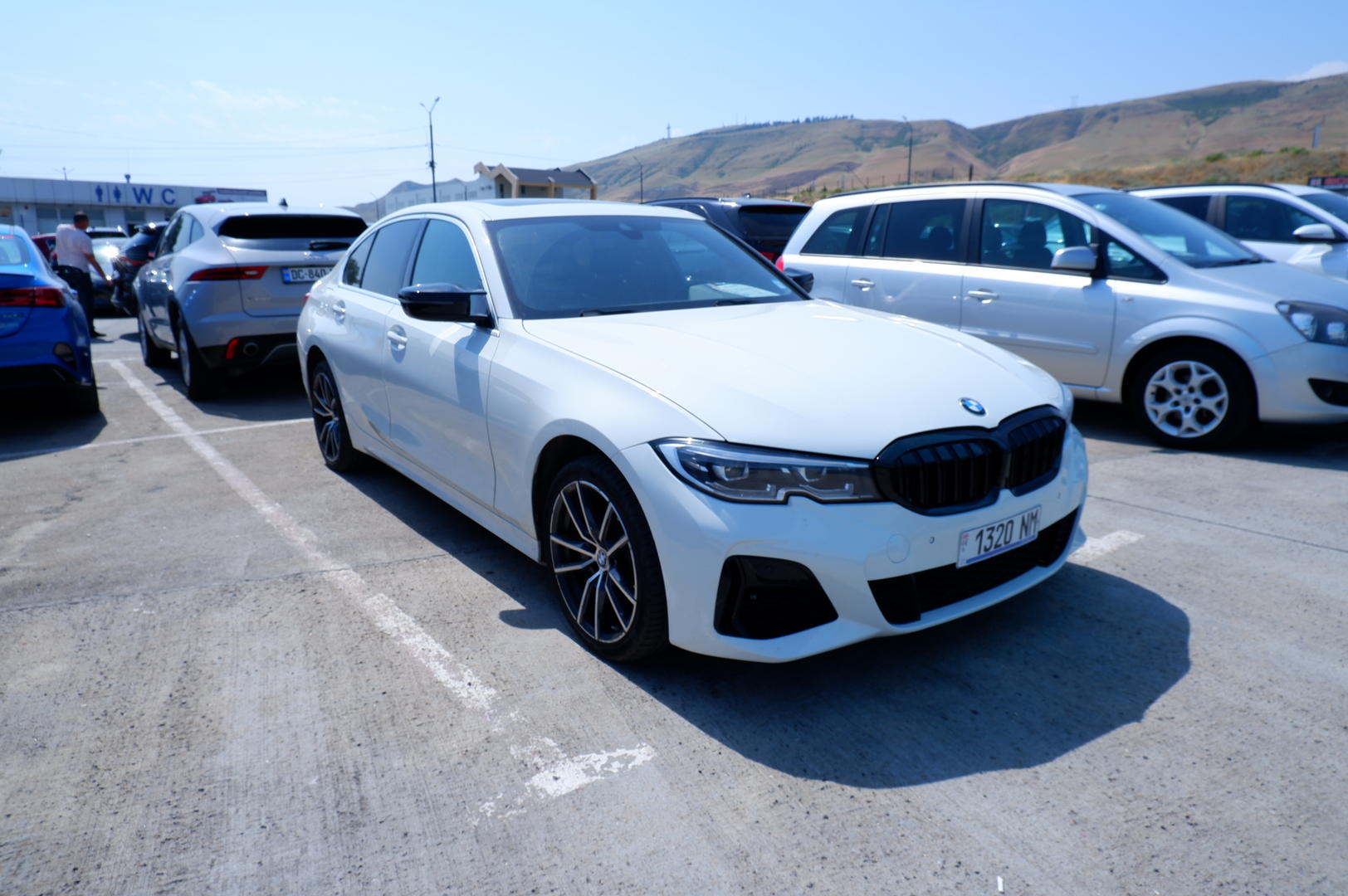 BMW 330 2020 — photo 2