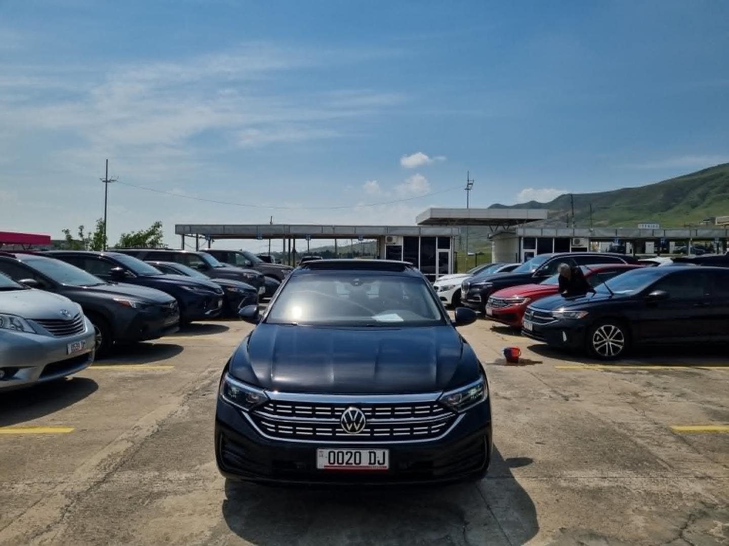 Volkswagen Jetta 2024 — photo 2