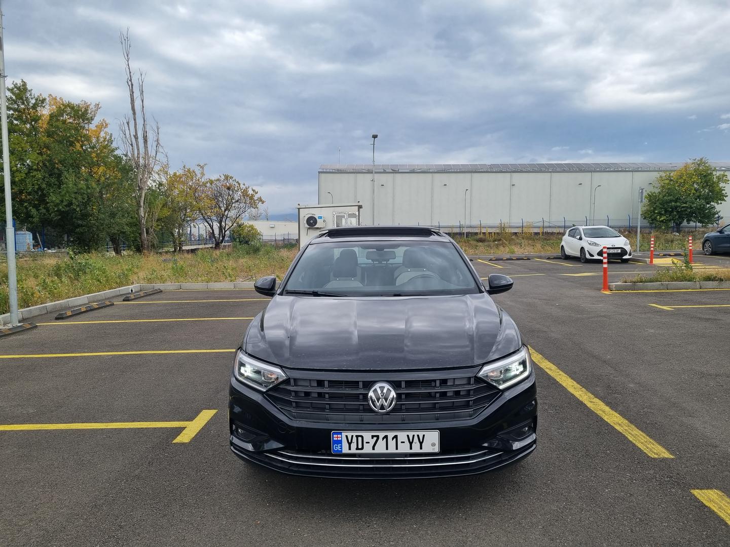 Volkswagen Jetta 2019 — photo 2