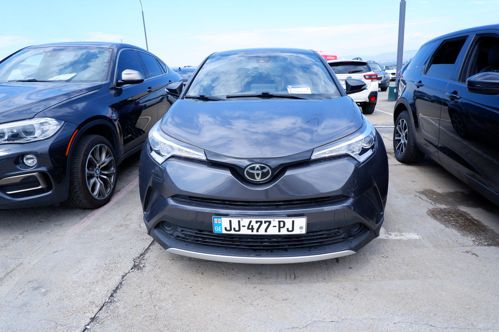 Toyota C-HR 2019 — photo 2