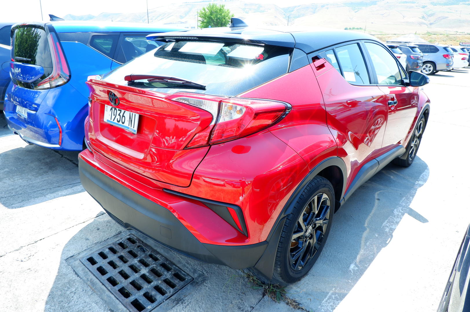 Toyota C-HR 2021 — photo 2