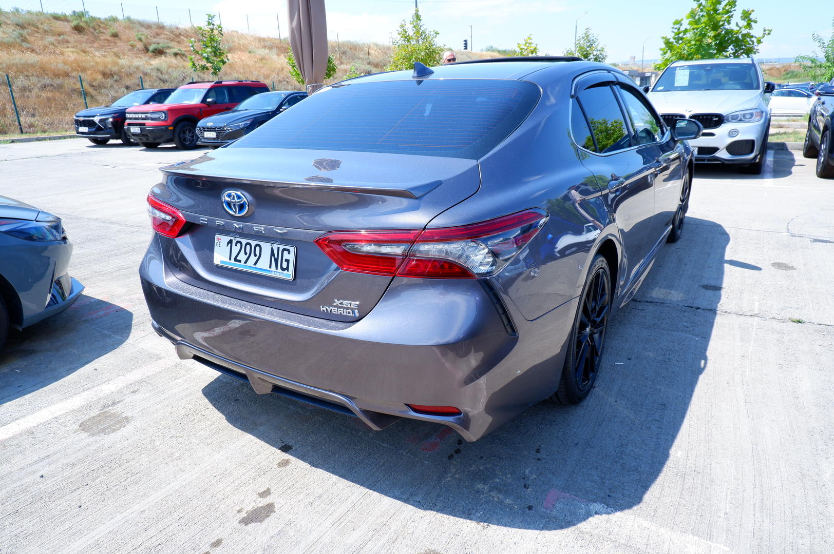 Toyota Camry 2022 — photo 2