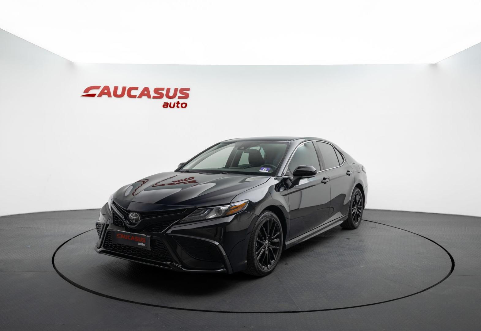 Toyota Camry 2022 — photo 2