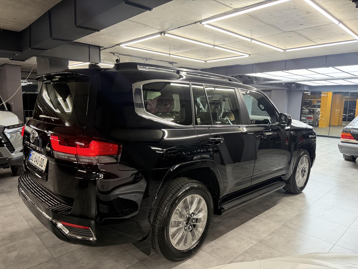 Toyota Land Cruiser 300