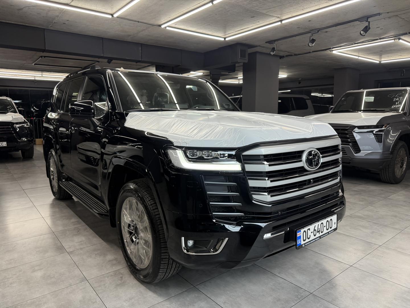 Toyota Land Cruiser 300 2026 — photo 2