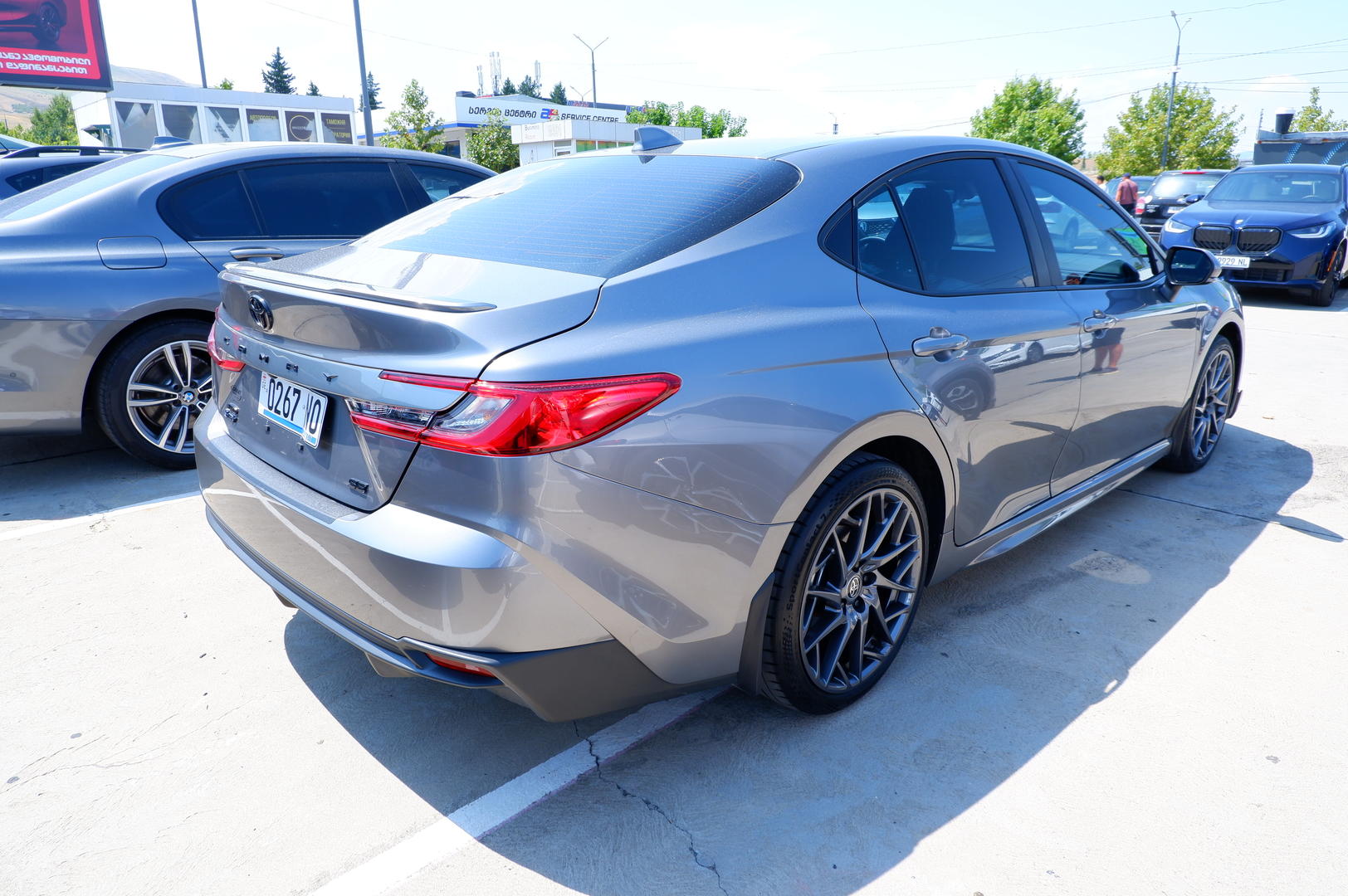 Toyota Camry 2025 — photo 2