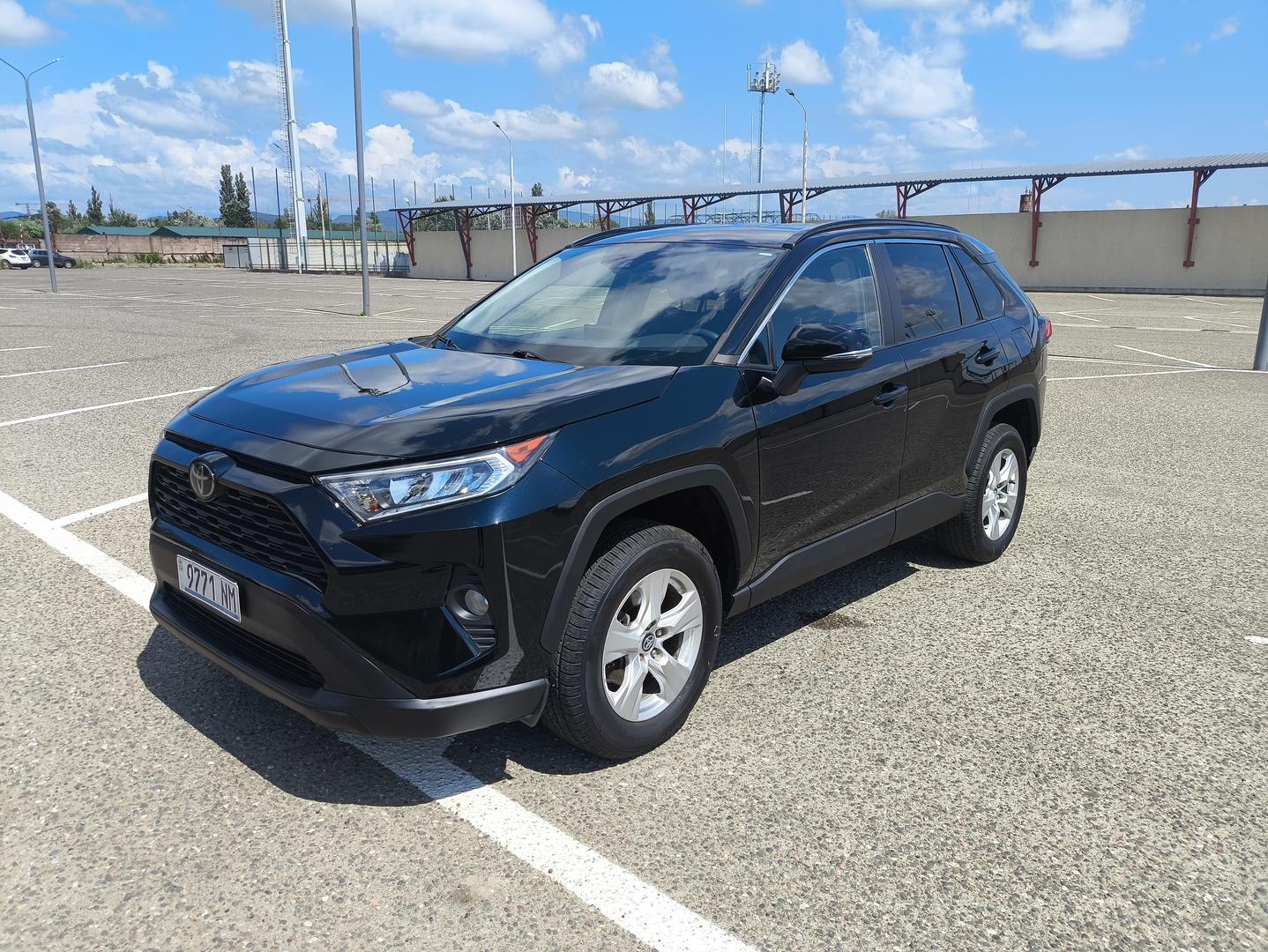 Toyota RAV4 2020 — photo 2