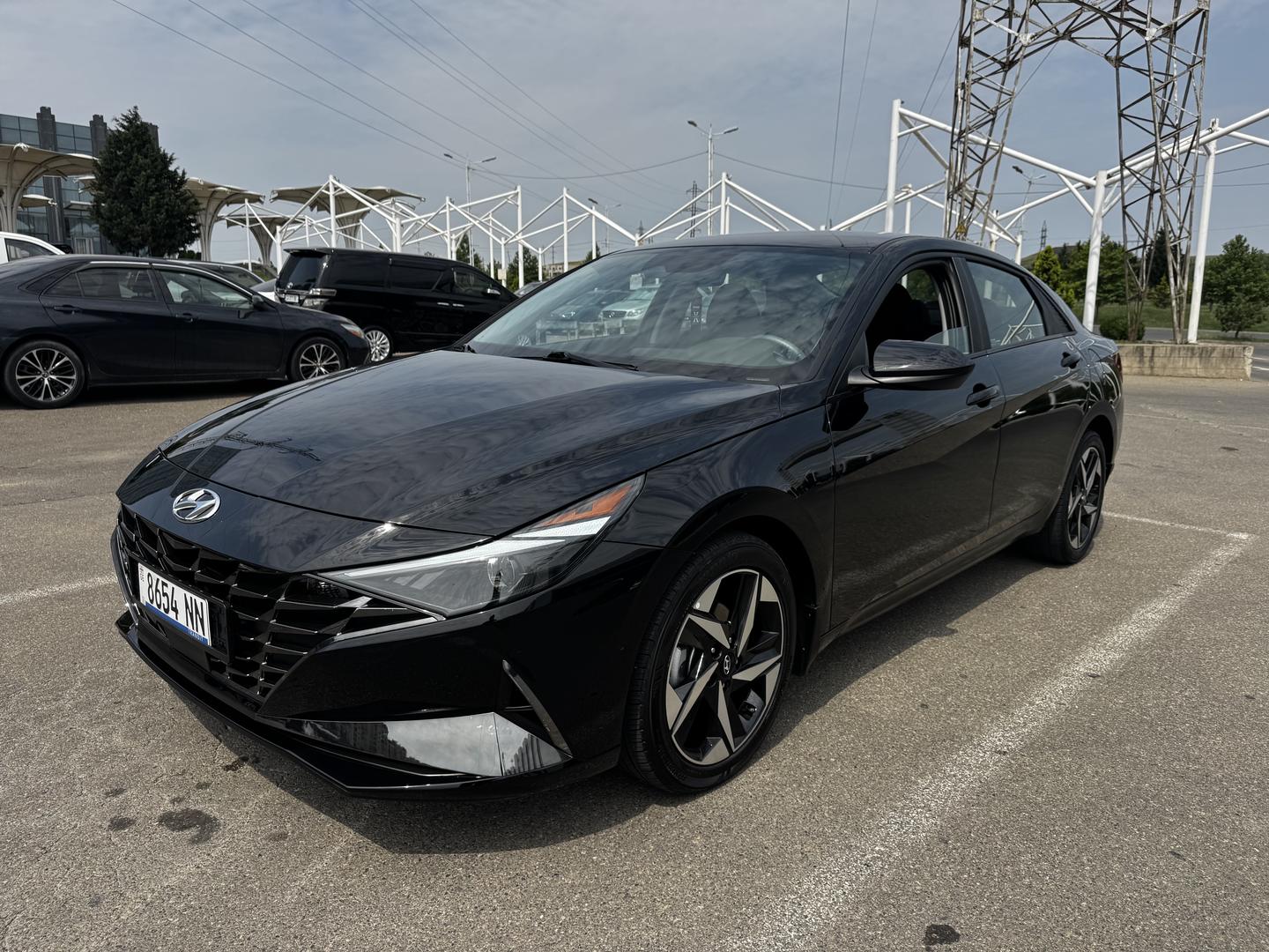 Hyundai Elantra 2023 — photo 2