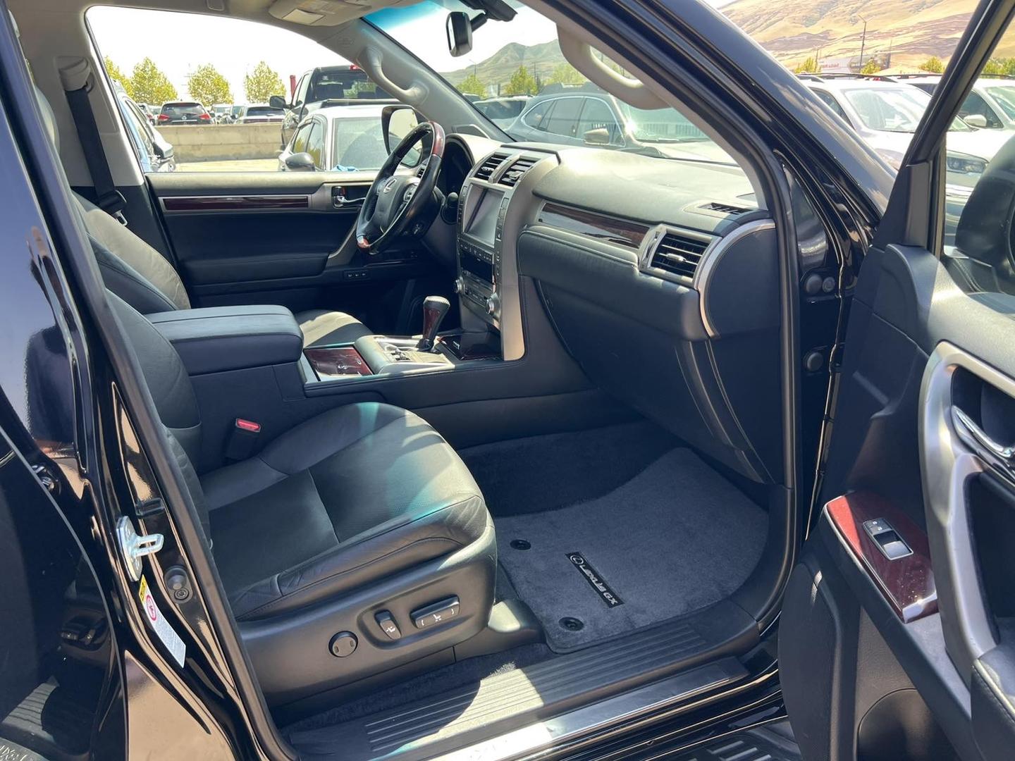 Lexus GX 460 2016 — photo 2