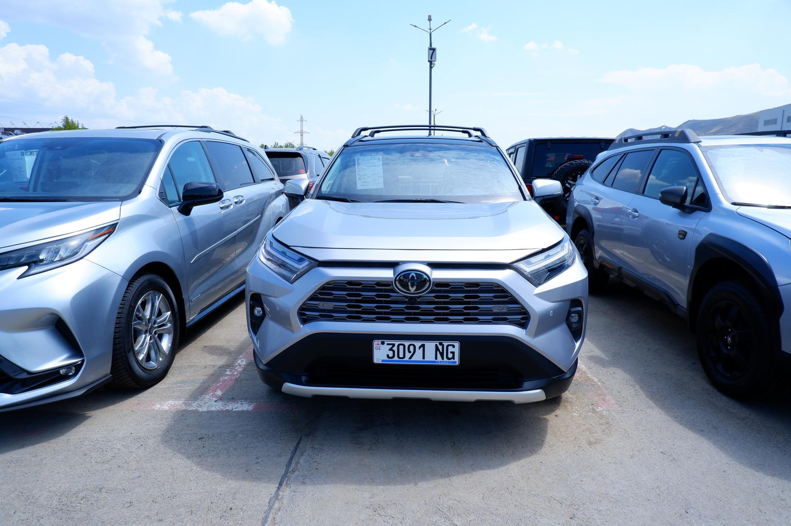 Toyota RAV4 2025 — photo 2