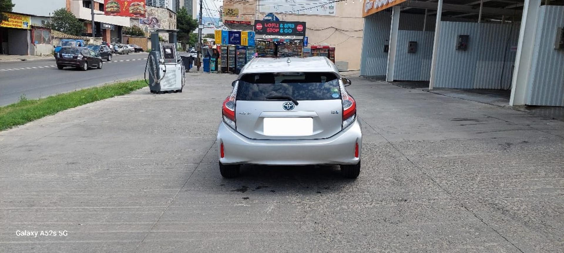 Toyota Aqua 2018 — photo 2