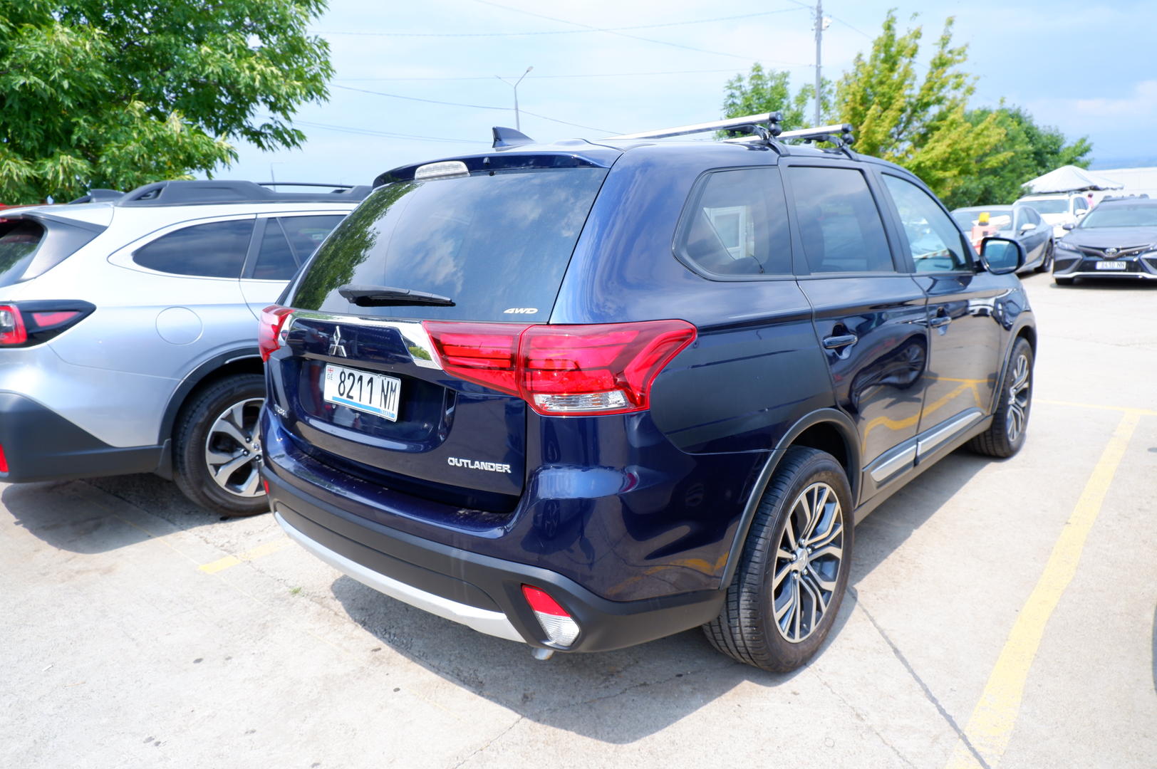Mitsubishi Outlander 2017 — photo 2