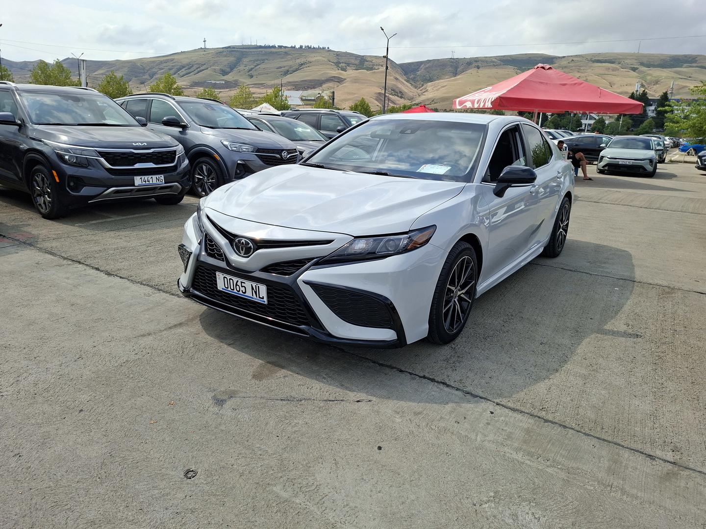 Toyota Camry 2023 — photo 2