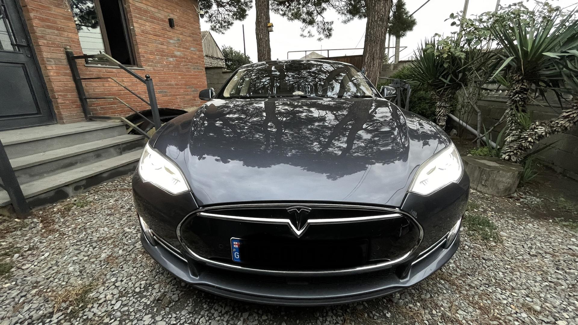 Tesla Model S 2015 — photo 2