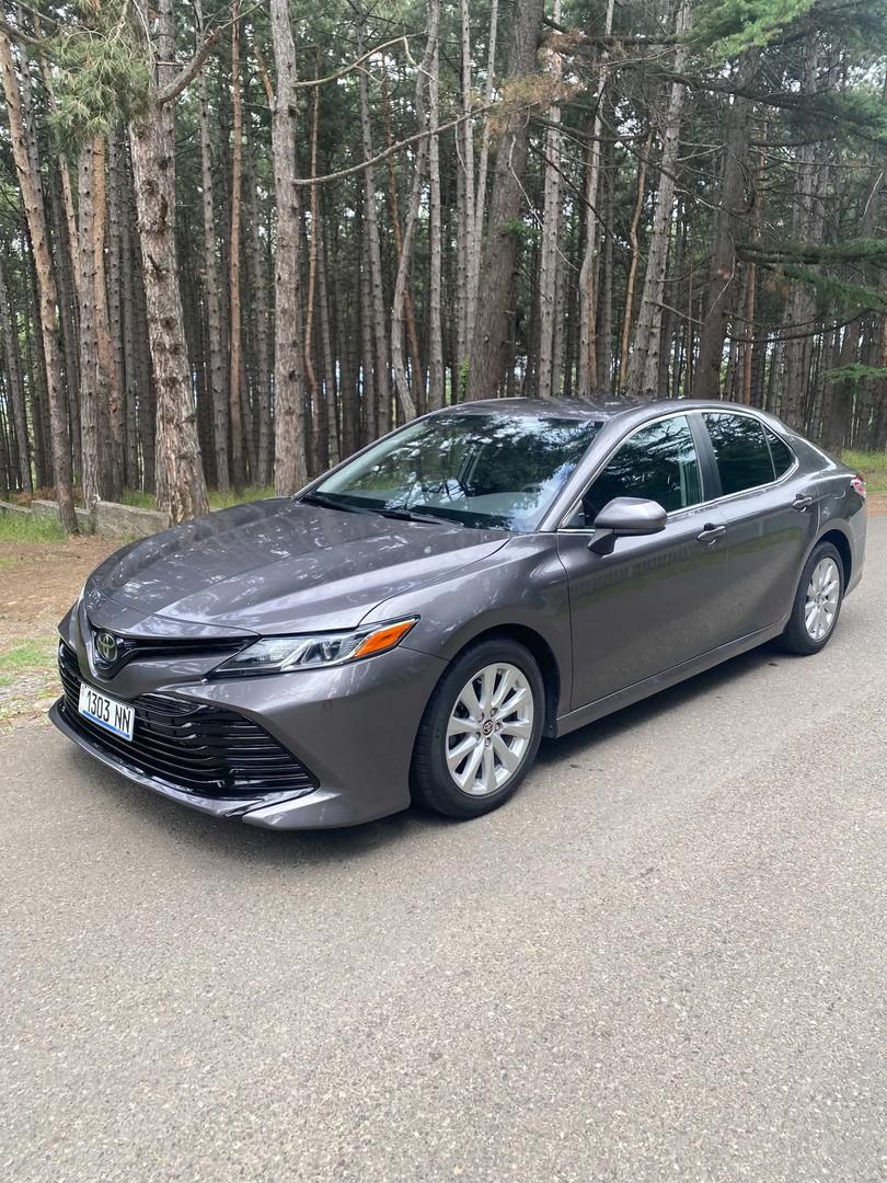 Toyota Camry 2020 — photo 2