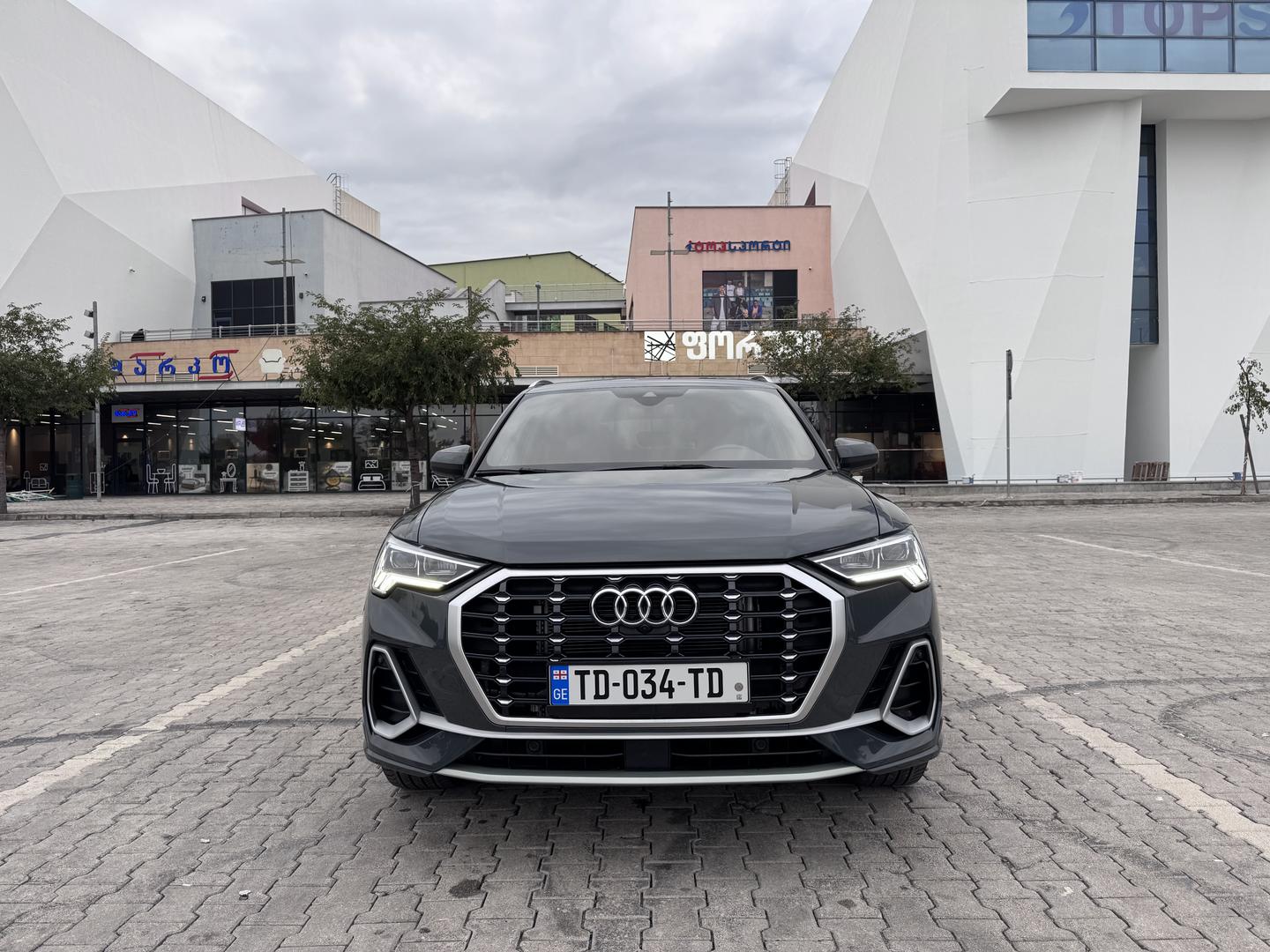 Audi Q3 2021 — photo 2