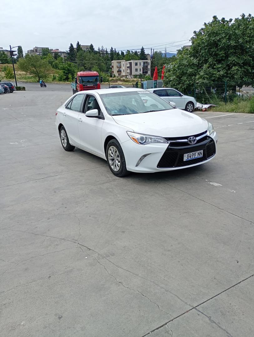 Toyota Camry 2016 — photo 2