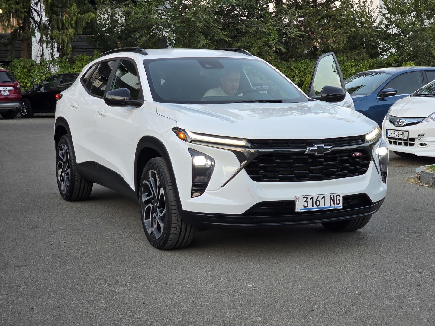 Chevrolet Trax 2023 — photo 2