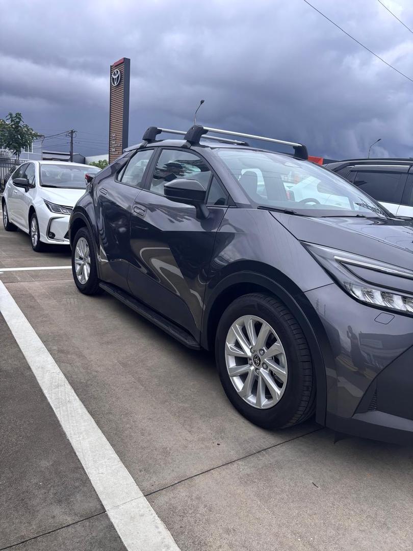 Toyota C-HR 2025 — photo 2