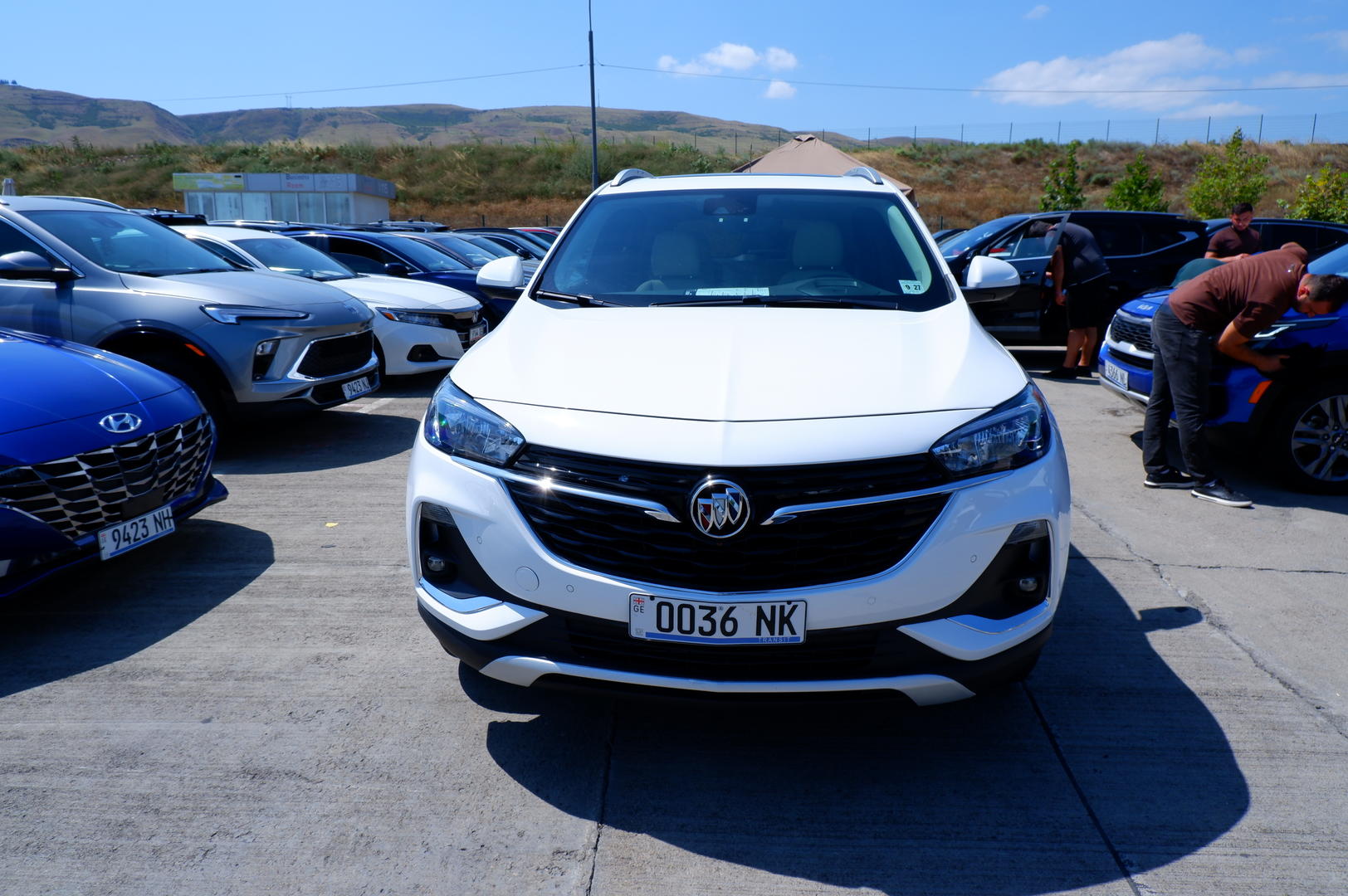 Buick Encore 2022 — photo 2