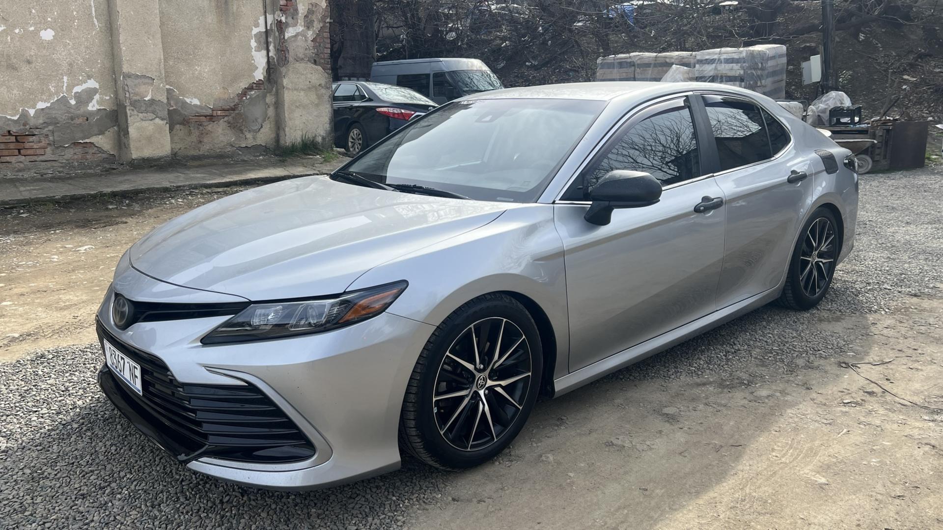 Toyota Camry 2021 — photo 2