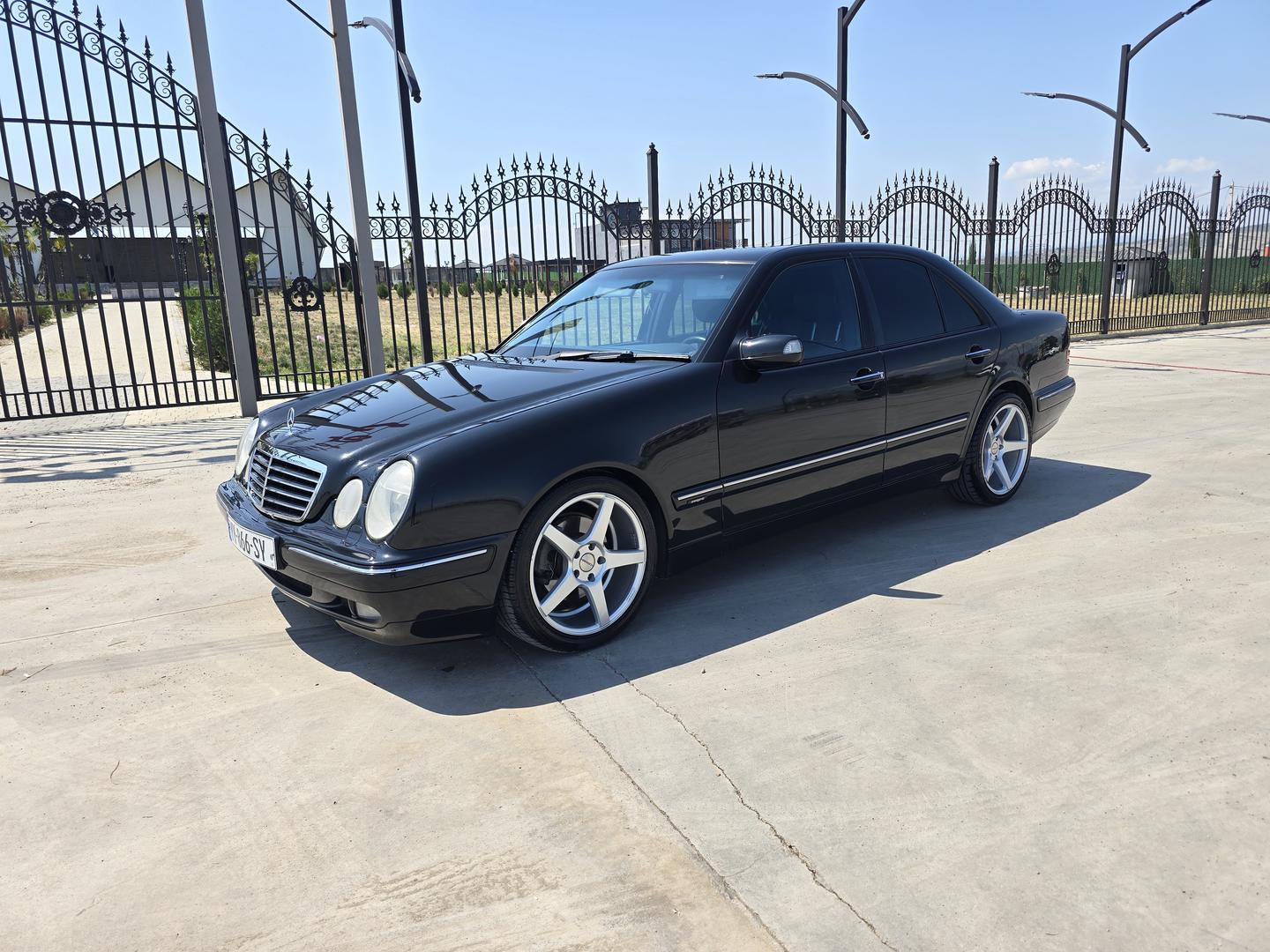 Mercedes-Benz E 320 2021 — photo 2