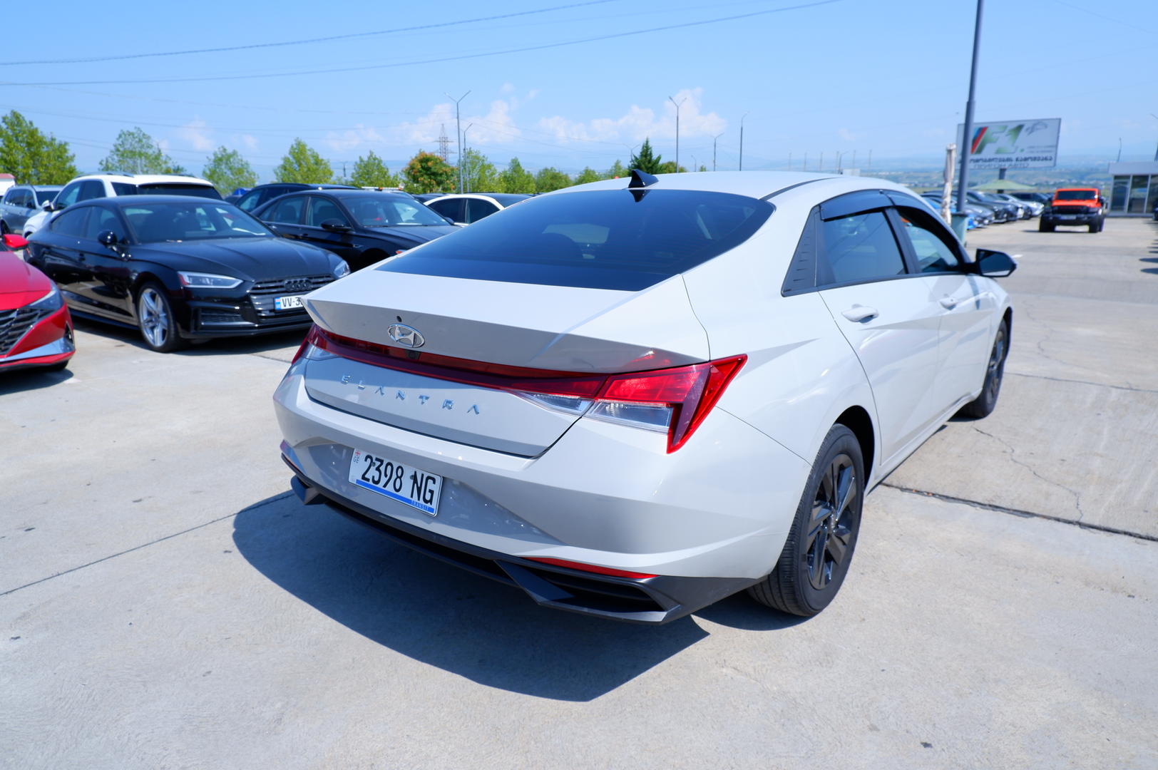 Hyundai Elantra 2022 — photo 2