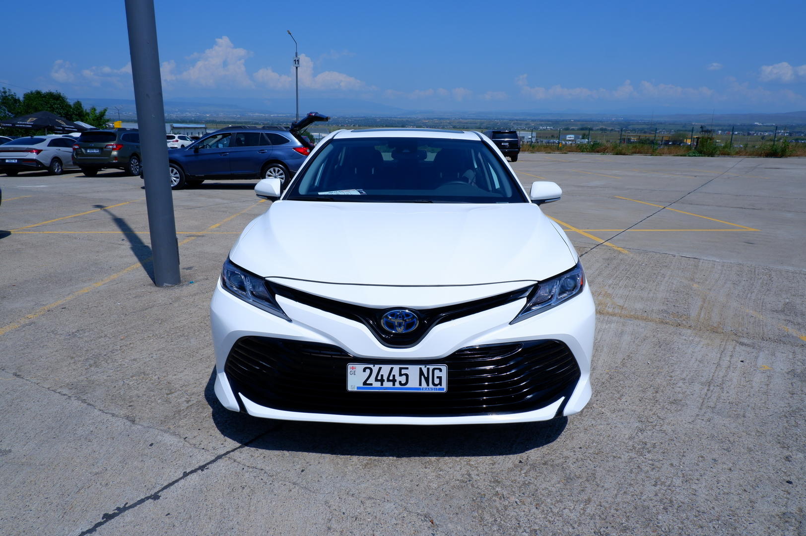 Toyota Camry 2020 — photo 2