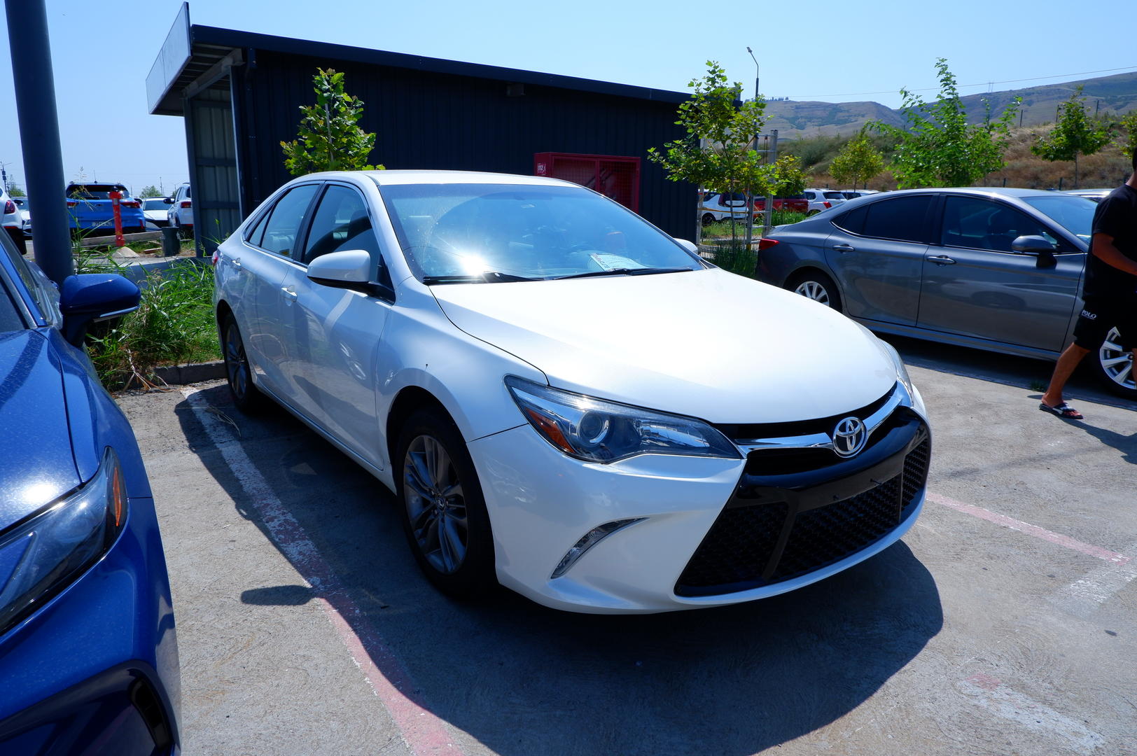 Toyota Camry 2015 — photo 2