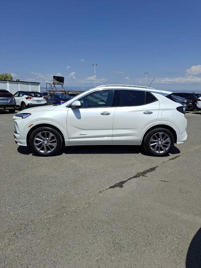 Buick Encore 2023 — photo 2