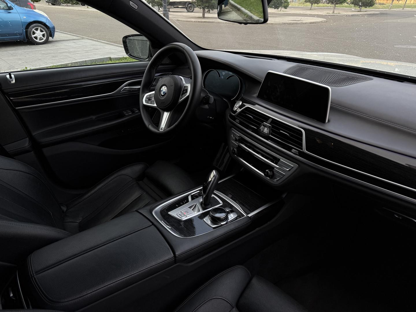 BMW 740