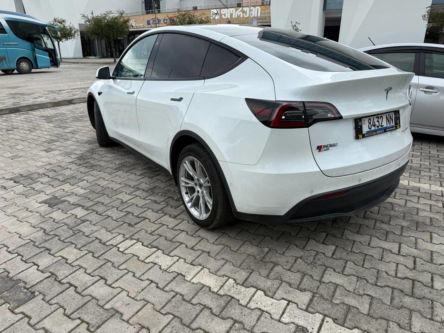 Tesla Model Y 2021 — photo 2