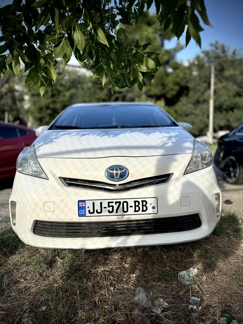 Toyota Prius V