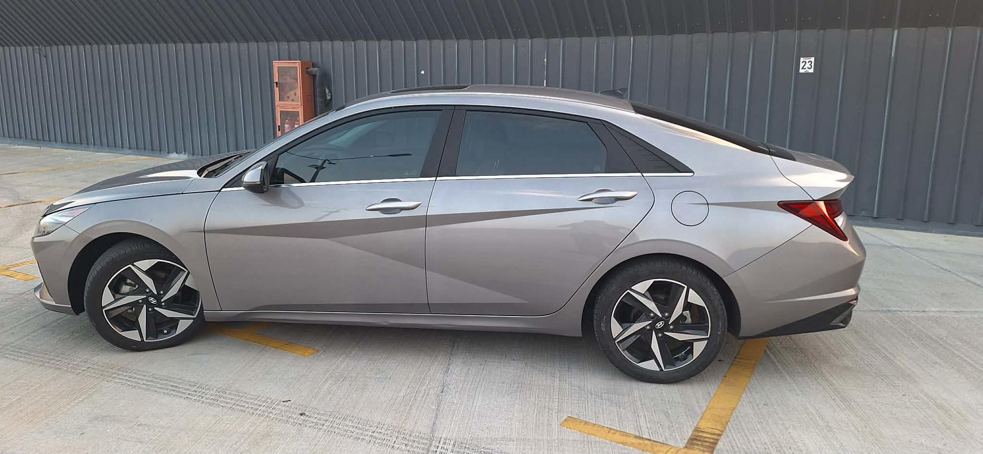 Hyundai Elantra 2023 — photo 2