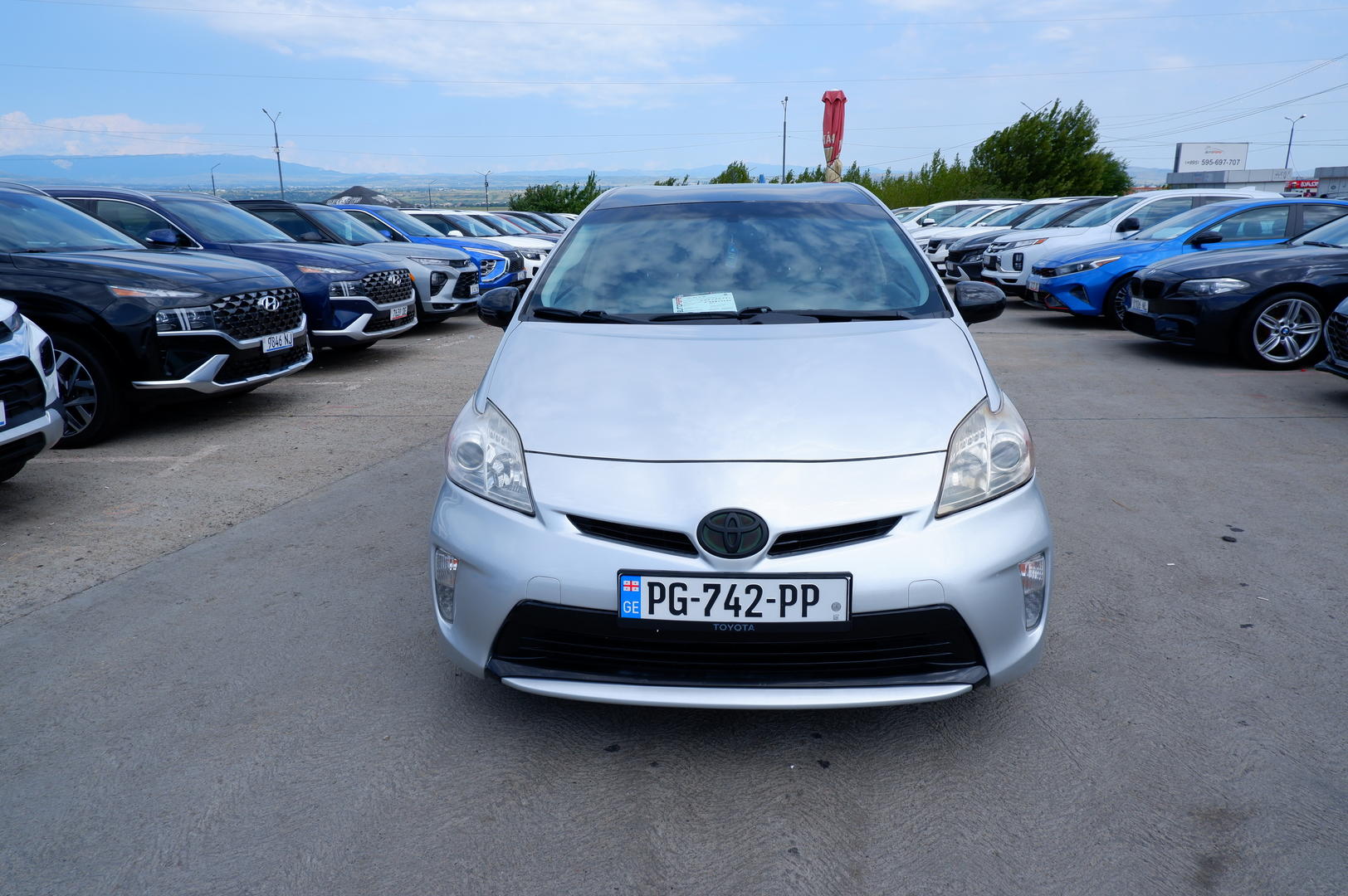 Toyota Prius 2015 — photo 2