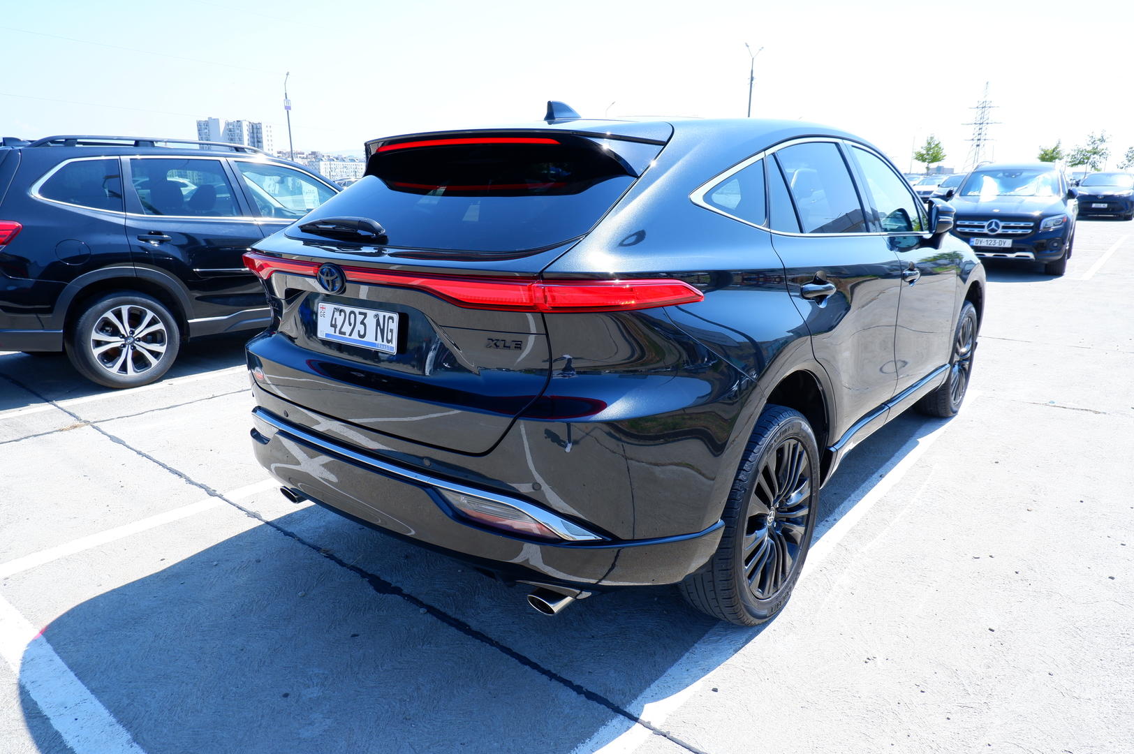 Toyota Venza 2023 — photo 2