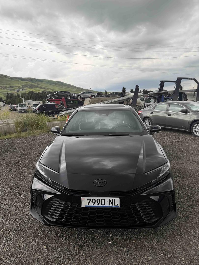Toyota Camry 2025 — photo 2