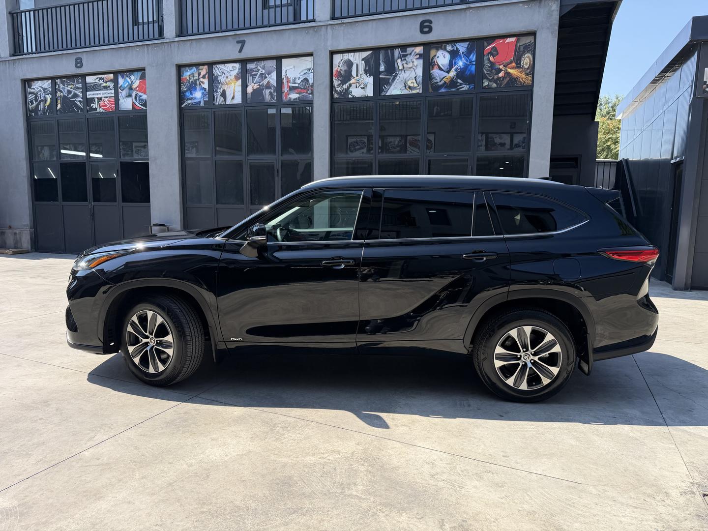 Toyota Highlander 2022 — photo 2