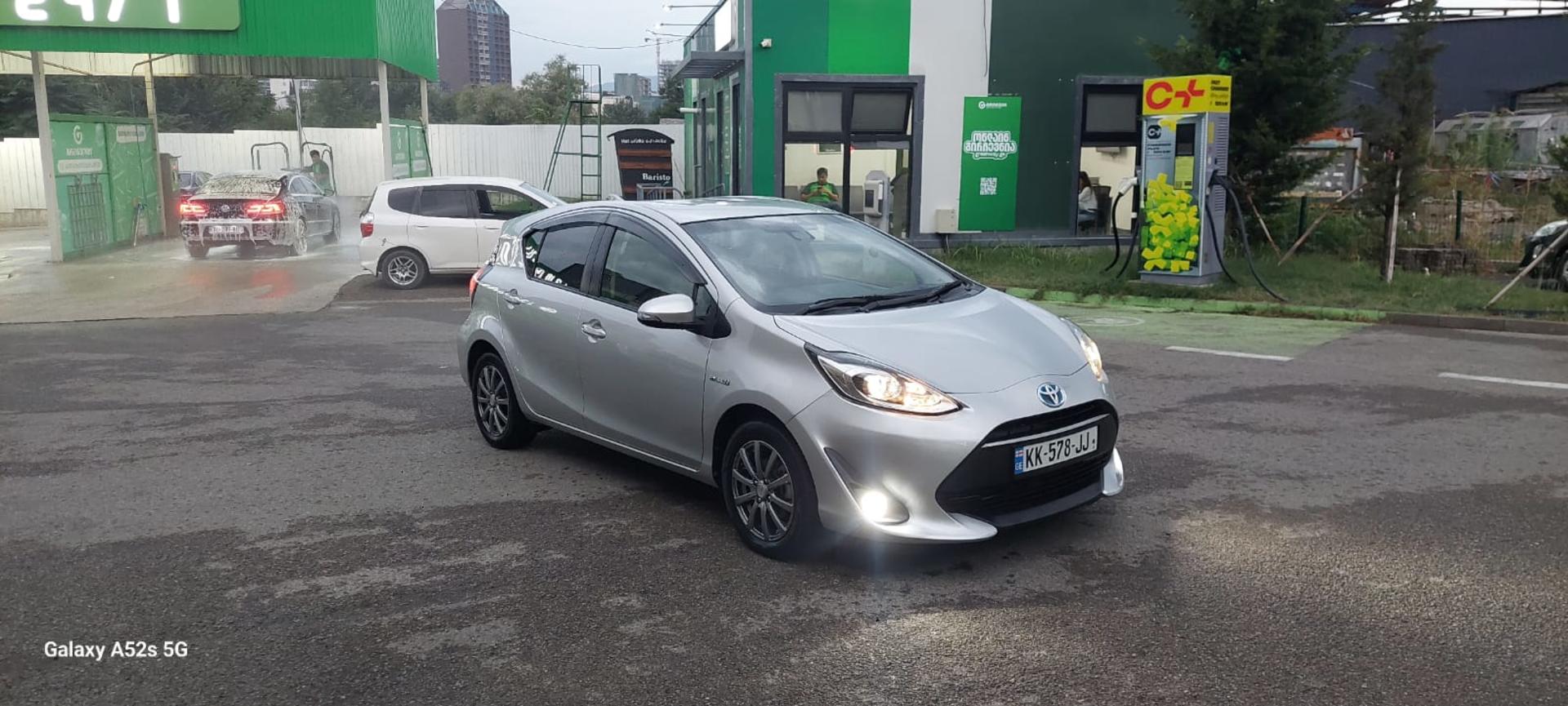 Toyota Aqua 2018 — photo 2