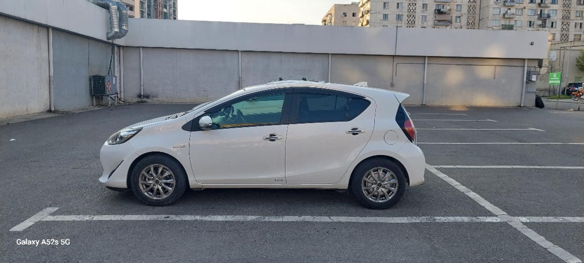 Toyota Aqua 2018 — photo 2