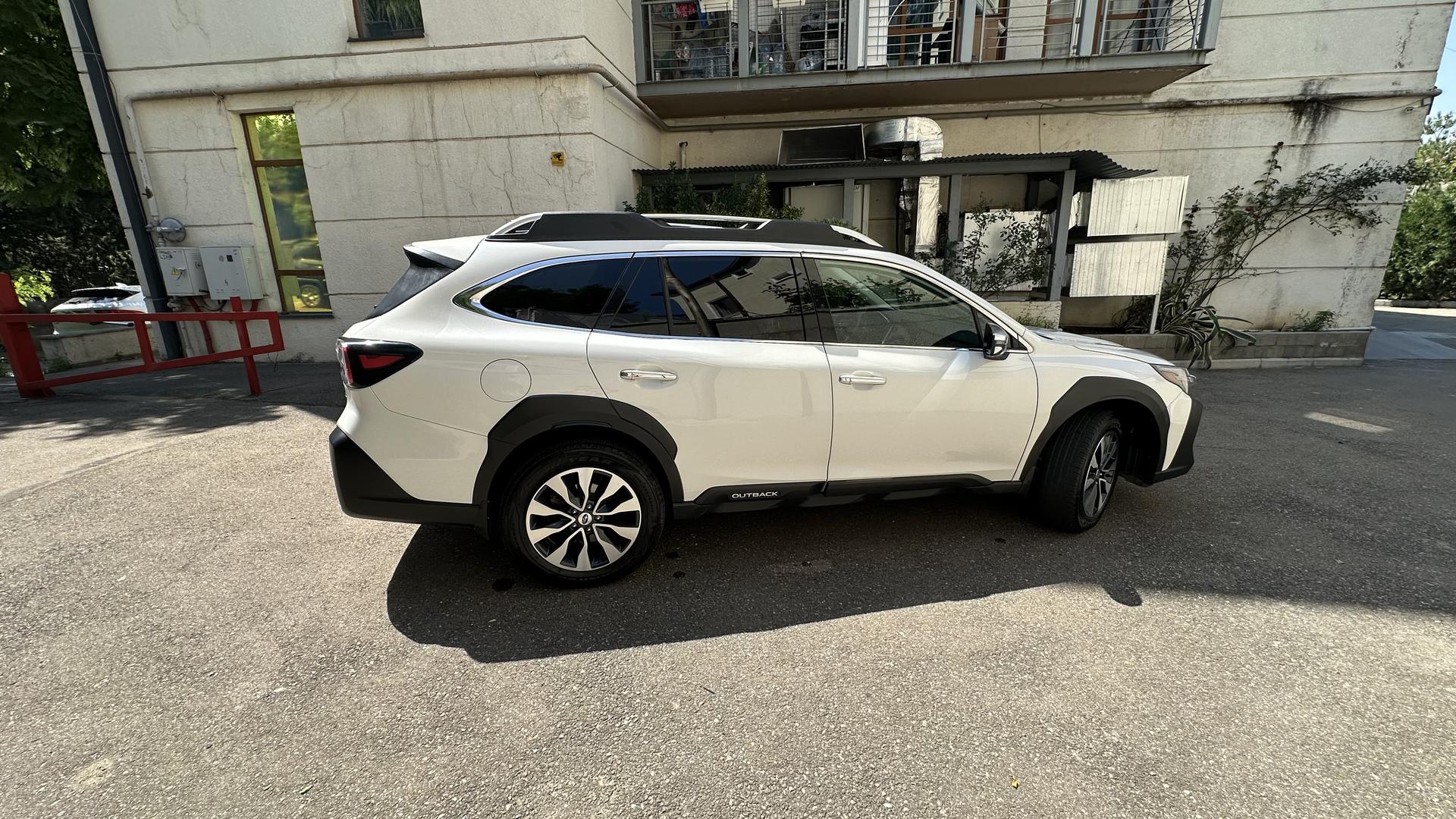 Subaru Outback 2023 — photo 2