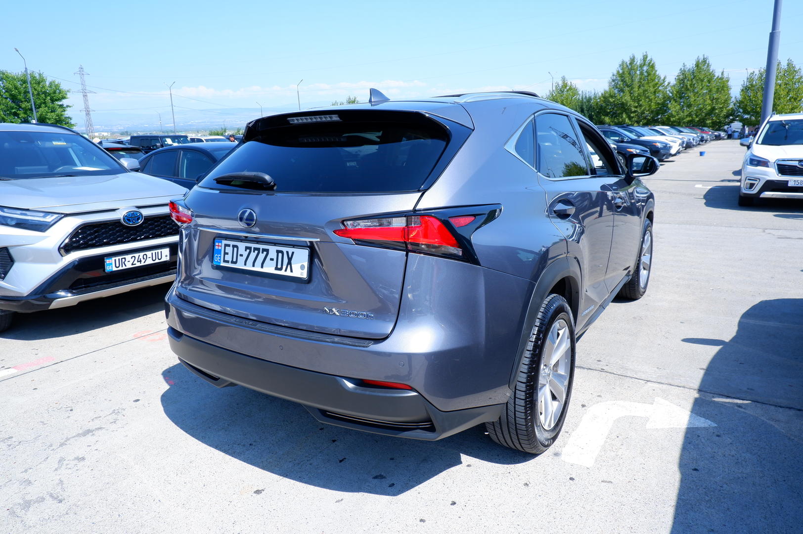 Lexus NX 300 2017 — photo 2
