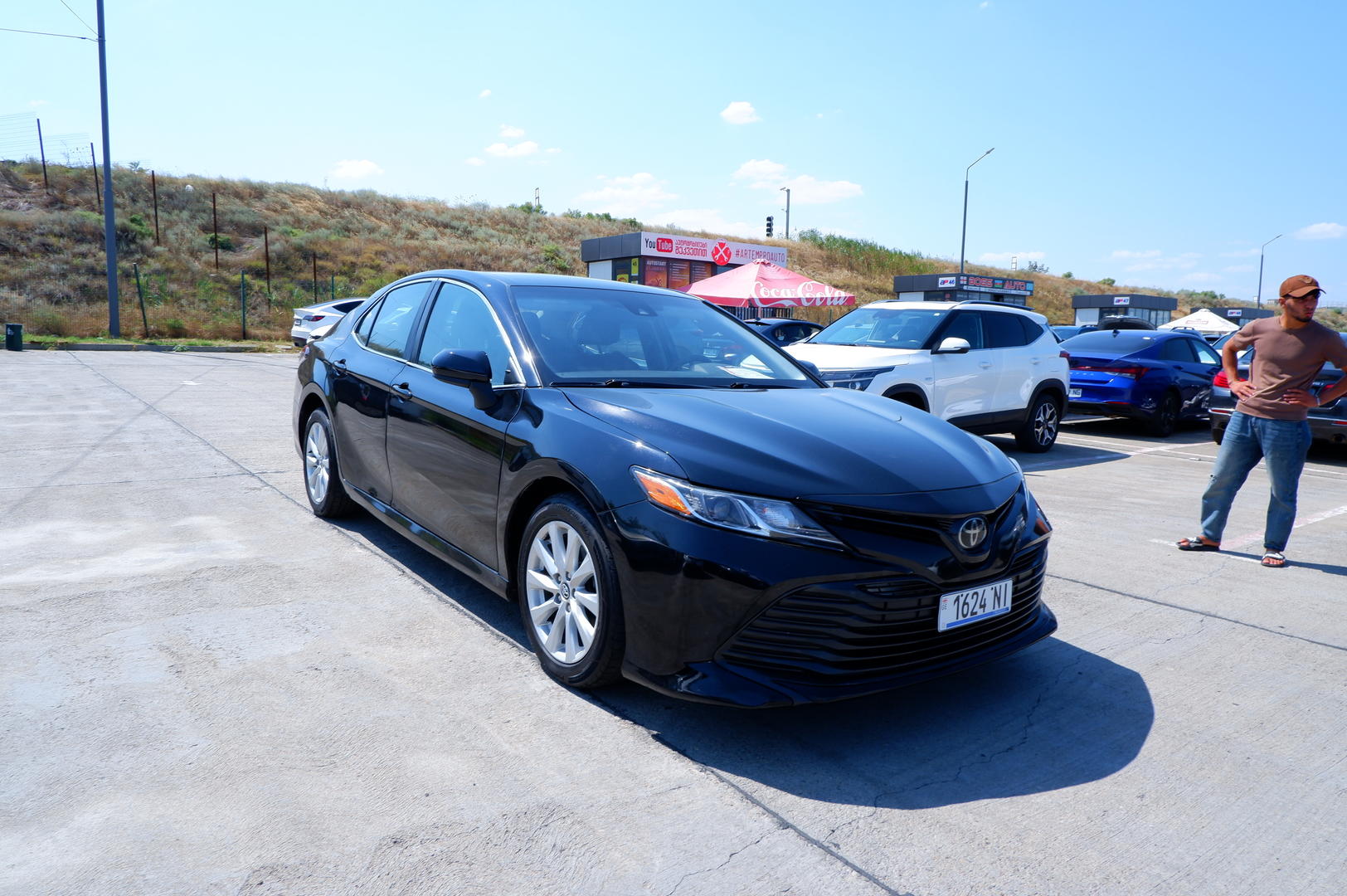 Toyota Camry 2020 — photo 2
