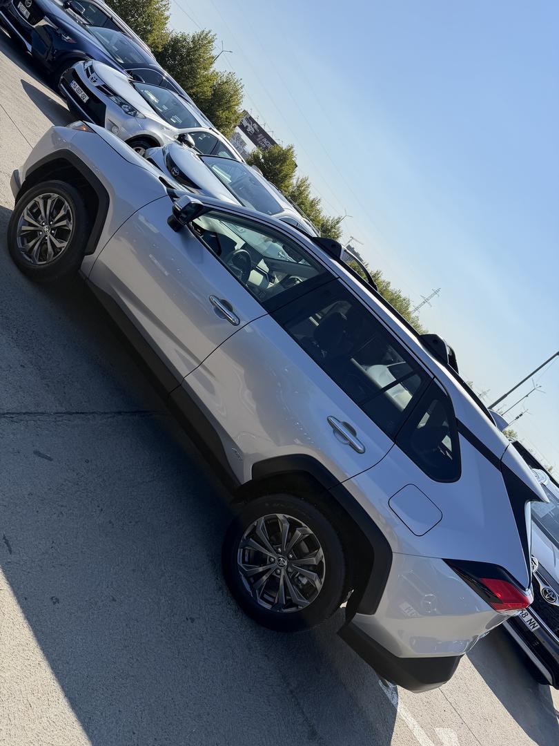 Toyota RAV4 2025 — photo 2