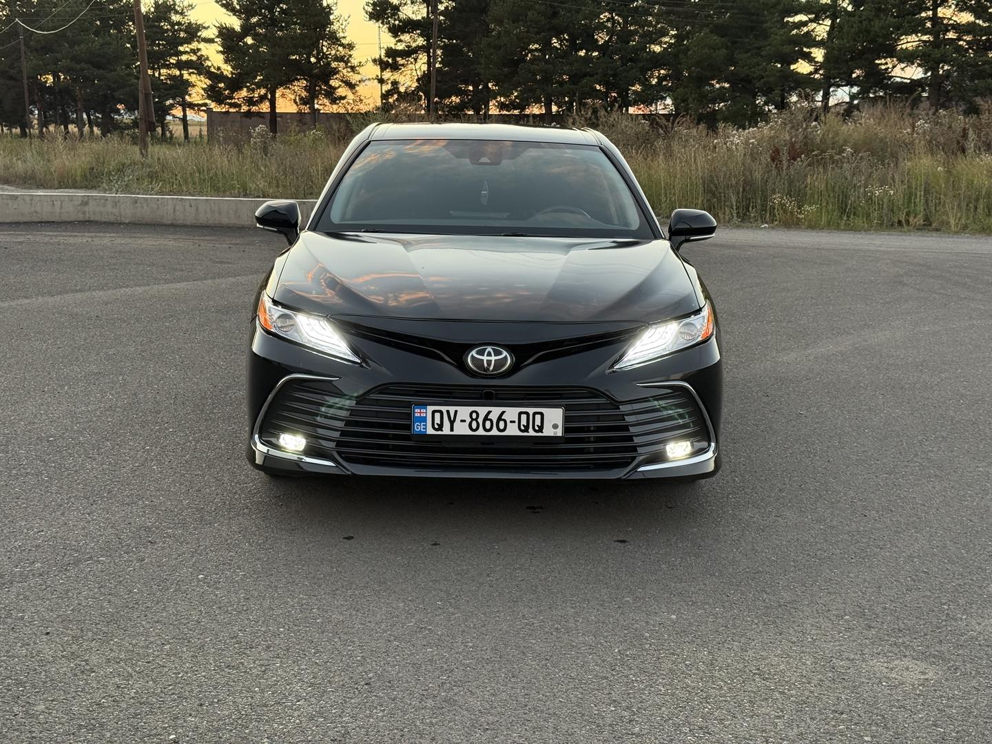 Toyota Camry 2021 — photo 2