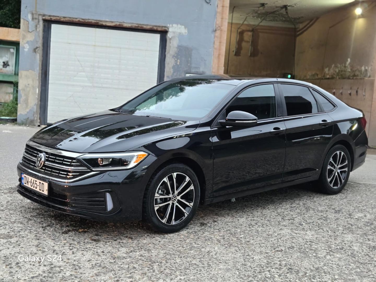 Volkswagen Jetta 2023 — photo 2