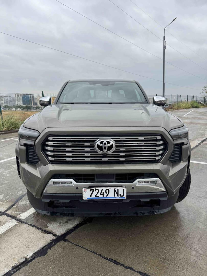 Toyota Tacoma 2024 — photo 2