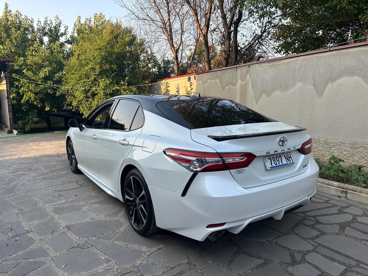 Toyota Camry 2020 — photo 2